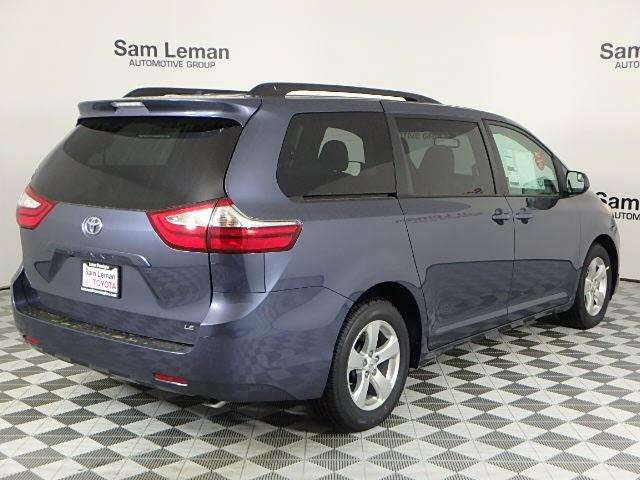 Toyota Sienna 2017 photo 2